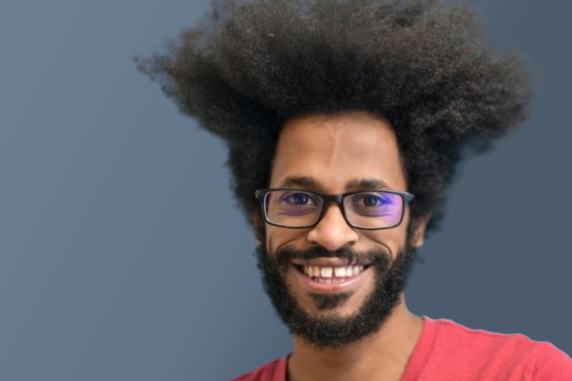 Mann mit Afrofrisur